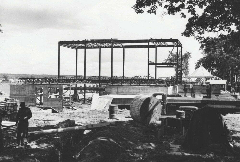 Black and white photo of the Beaverbrook Art Gallery being built.